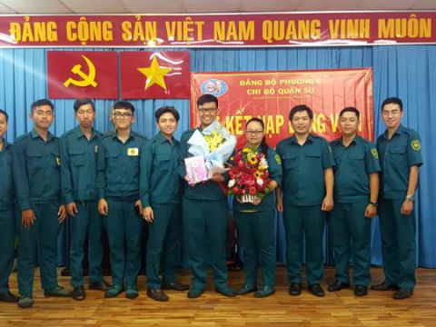 CHI BỘ QUÂN SỰ KẾT NẠP ĐẢNG VIÊN MỚI