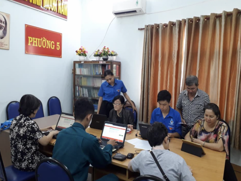 Cán bộ, công chức Phường nói không với sản phẩm nhựa một lần
