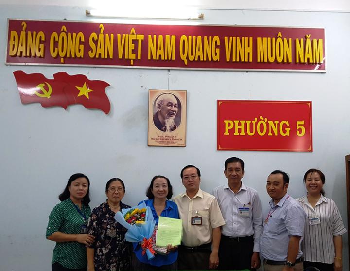 Trao quyết định miễn nhiệm chức danh Trưởng Khu Phố 2, Phường 5, Quận 3